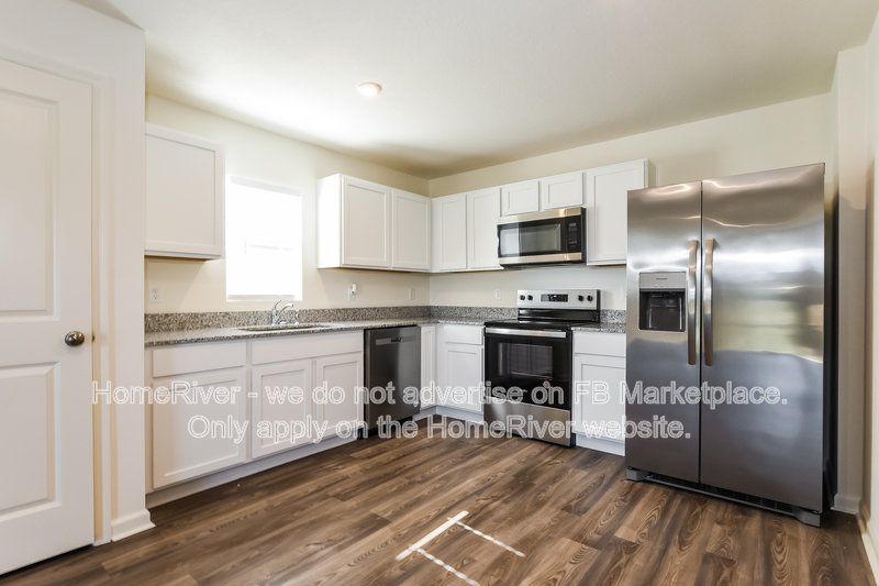 Available Now! Amazing 3 bedroom, 2 bathroom home! property image