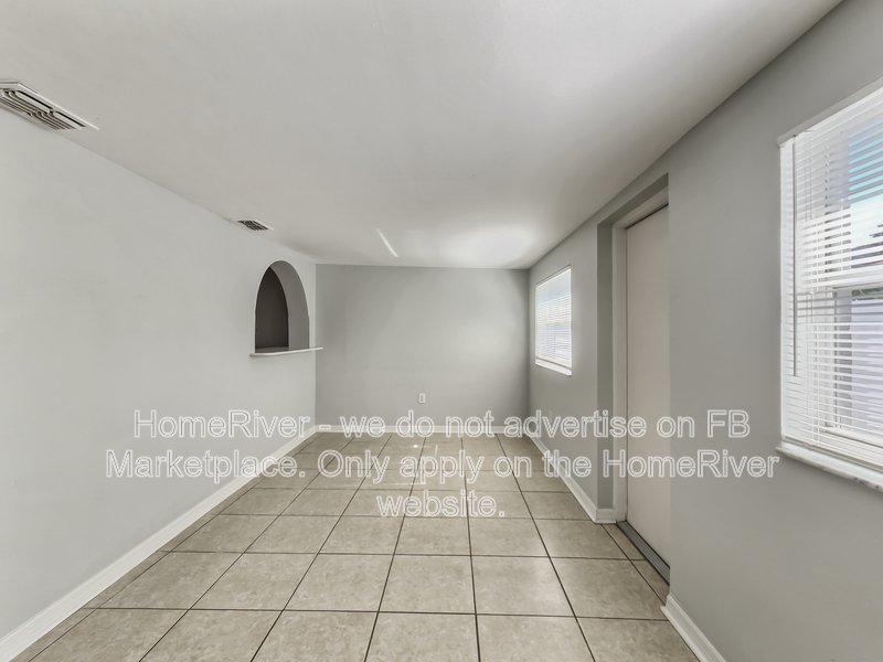 Available Now! 3 bed 2 bath South Tampa Home property image