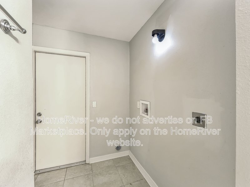 Available Now! 3 bed 2 bath South Tampa Home property image