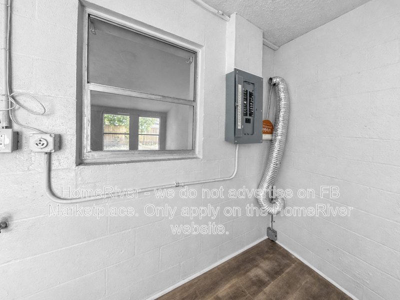 Available Now! Amazing 3 bed 1 bath! property image