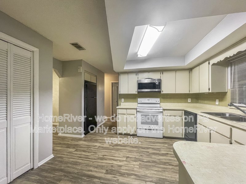 Apply Now!!! 4720 Montauk St property image