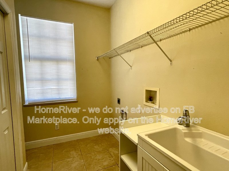 Available Now - 7436 Islander Ln property image