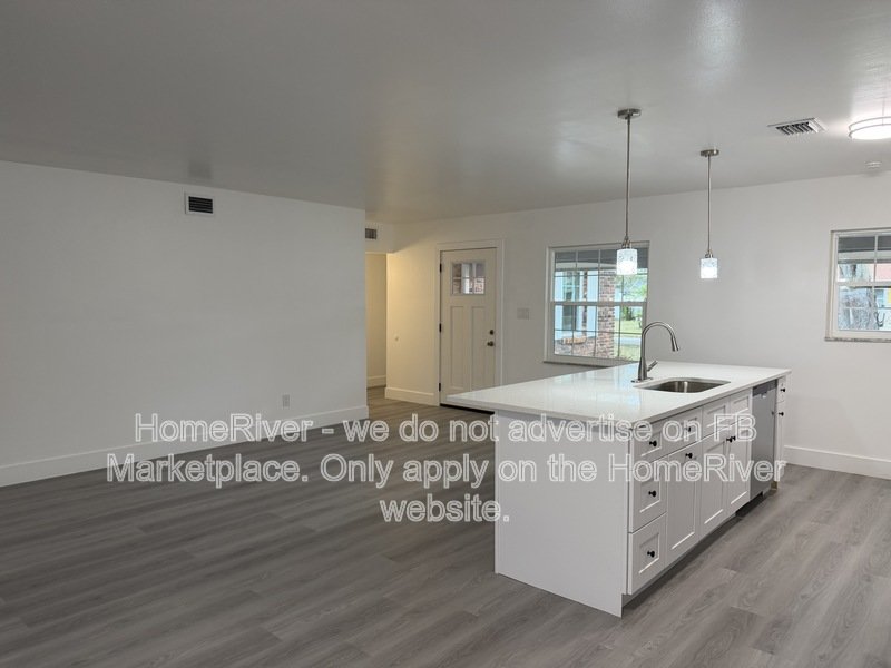 Availale Now - 4926 Shetland Ave, Tampa property image