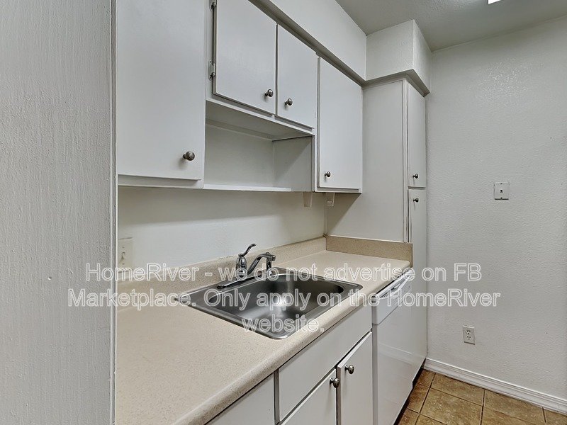 Apply Now!!! 425 WYMORE RD APT 105 property image