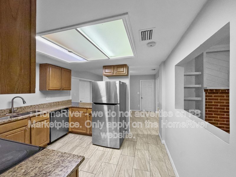 Available Now! Amazing 5 bed 3 bath home! property image