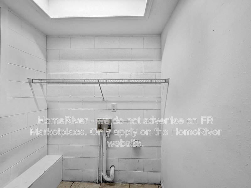 Available Now! Amazing 5 bed 3 bath home! property image