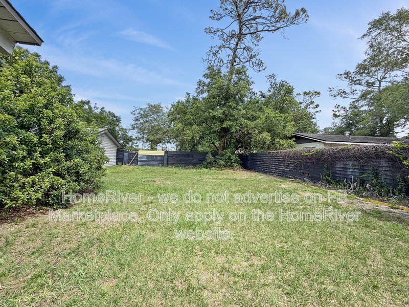 Available Now! Amazing 5 bed 3 bath home! property image