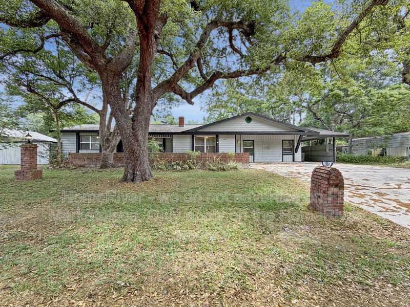 Available Now! Amazing 5 bed 3 bath home! property image