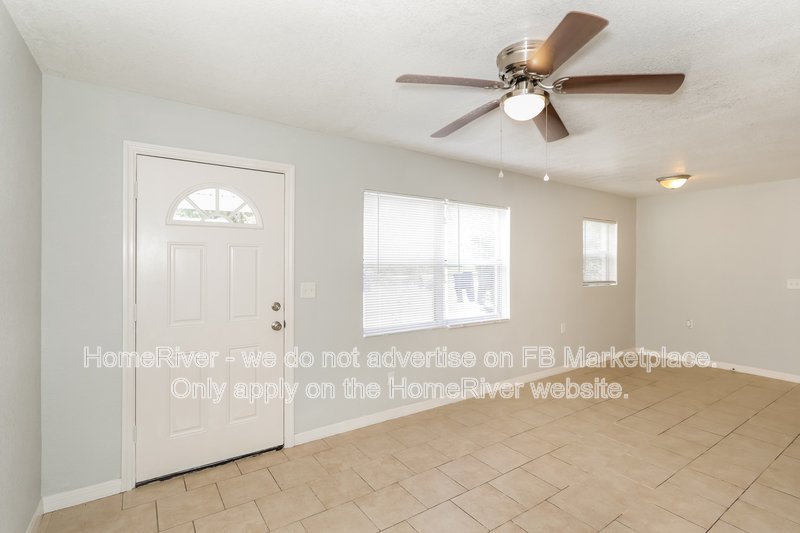 Adorable 3 bd 2 bath Single Family Home property image