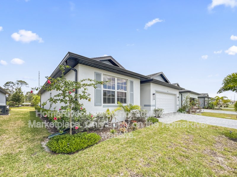 Available Now! Charming 4 bed 2 bath home! property image