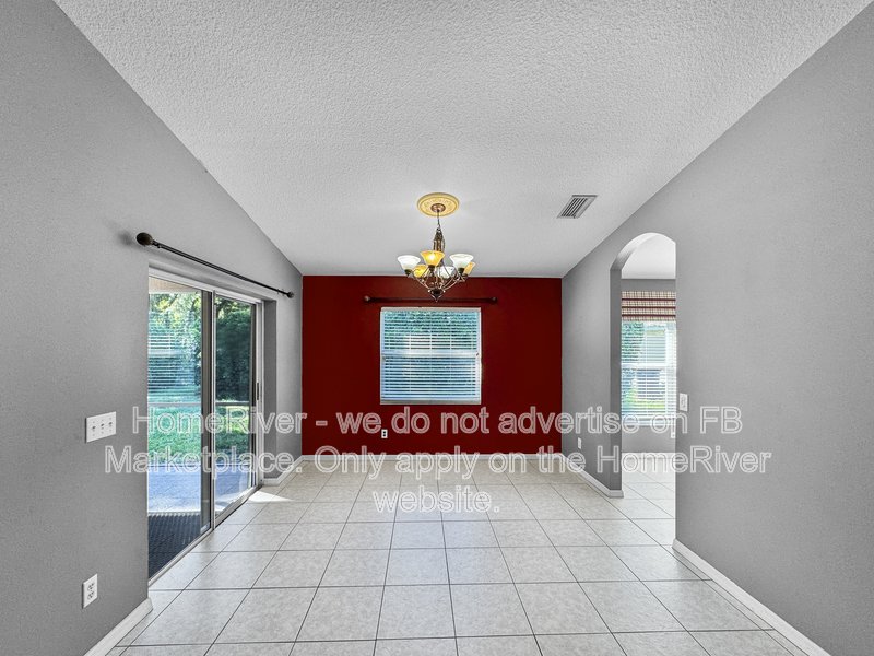 Spacious 3BR Pool Home - Pet Friendly -  Fishhawk Living property image
