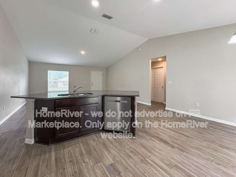 Apply now!!! 71 Spring Loop property image