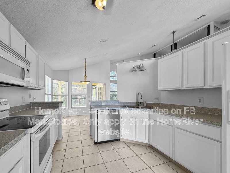 2932 Pembridge St property image