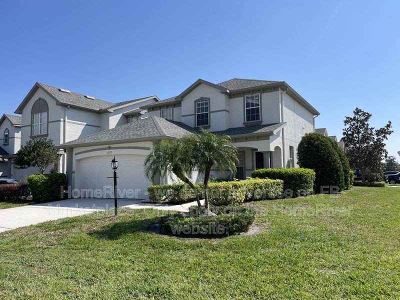 Spacious 4 bedroom home is St Petersburg property image