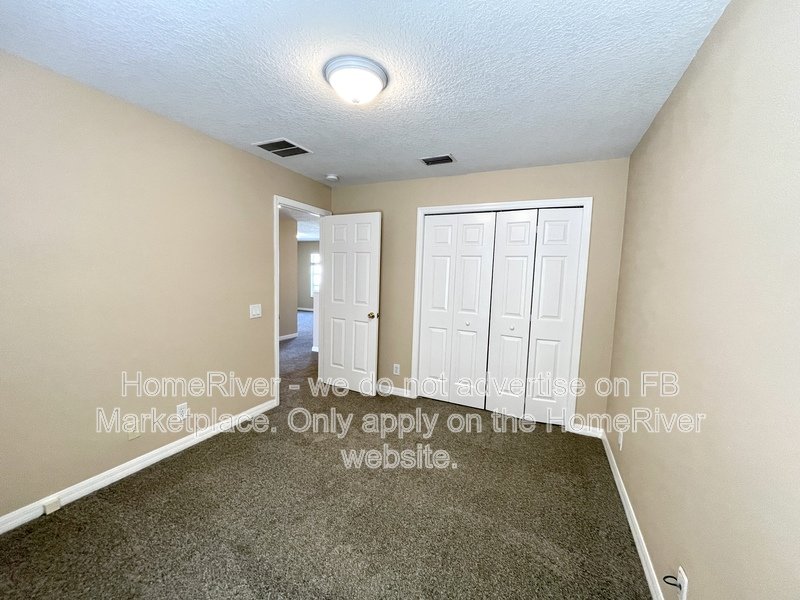 Spacious 4 bedroom home is St Petersburg property image
