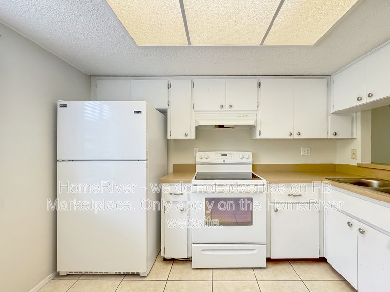 Comfortable Wooded View  condo with large porch property image