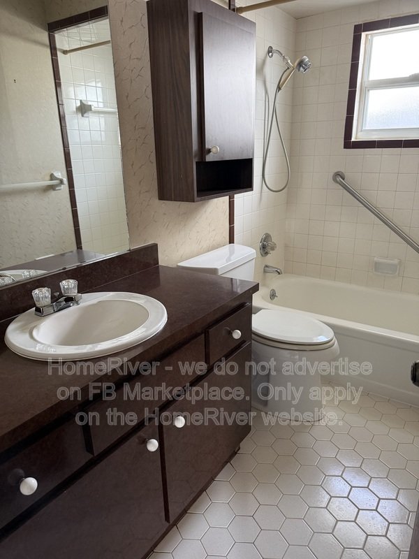 Water Front -2 Bedroom 2 Bathroom 3357 Dexter Dell SE property image