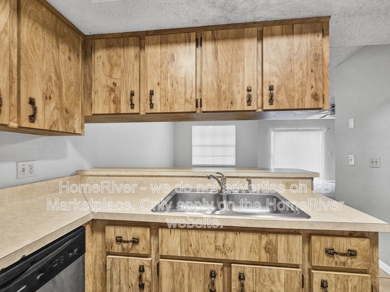 Water Included 3205 Bloomingdale Villas Ct, Brandon FL 33511 property image