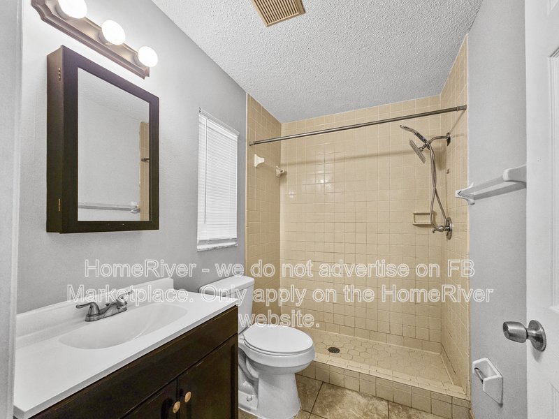 Water Included 3205 Bloomingdale Villas Ct, Brandon FL 33511 property image