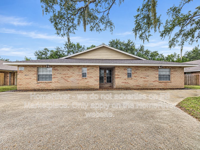 Water Included 3205 Bloomingdale Villas Ct, Brandon FL 33511 property image