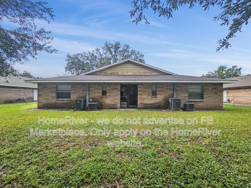Water Included 3205 Bloomingdale Villas Ct, Brandon FL 33511 property image