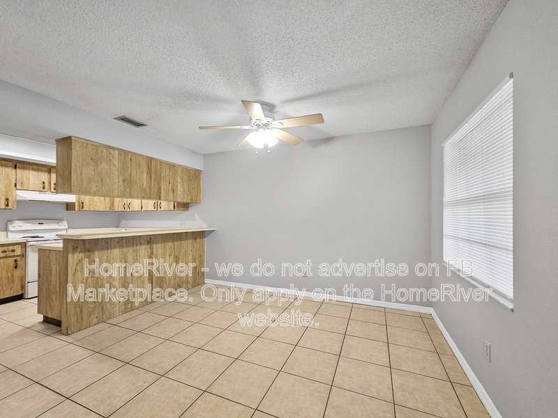 Water Included 3205 Bloomingdale Villas Ct, Brandon FL 33511 property image