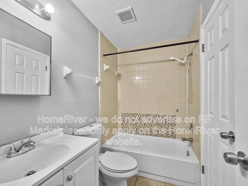 Water Included 3205 Bloomingdale Villas Ct, Brandon FL 33511 property image