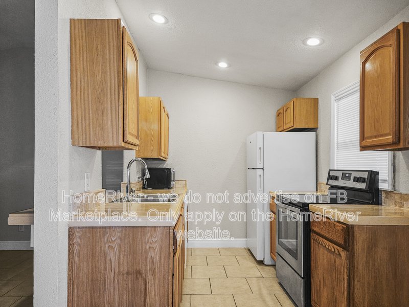 Spacious | End Unit | Vaulted Ceilings | Laundry Onsite property image