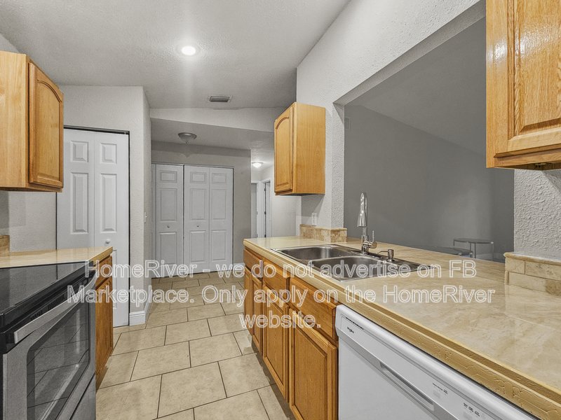 Spacious | End Unit | Vaulted Ceilings | Laundry Onsite property image