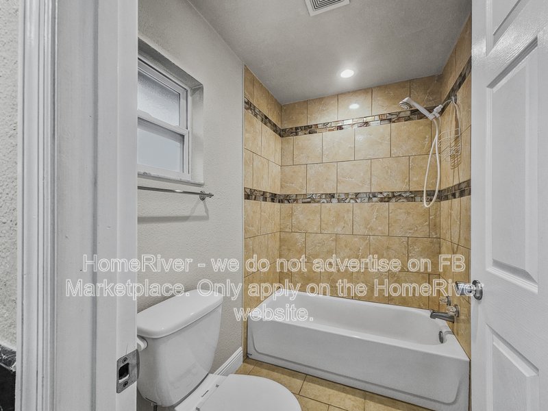 Spacious | End Unit | Vaulted Ceilings | Laundry Onsite property image