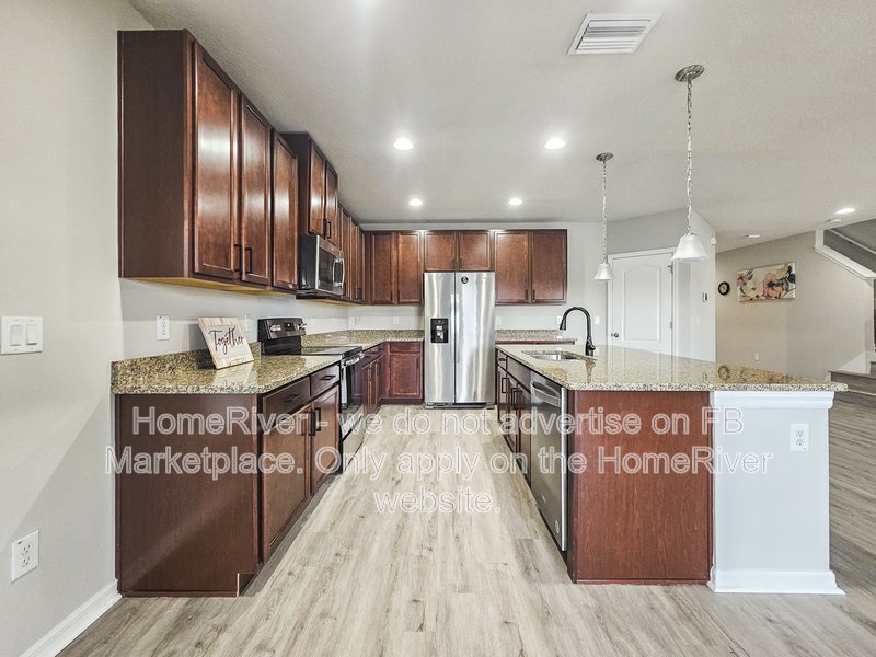 Spacious | Loft | Water View| Community Pool property image