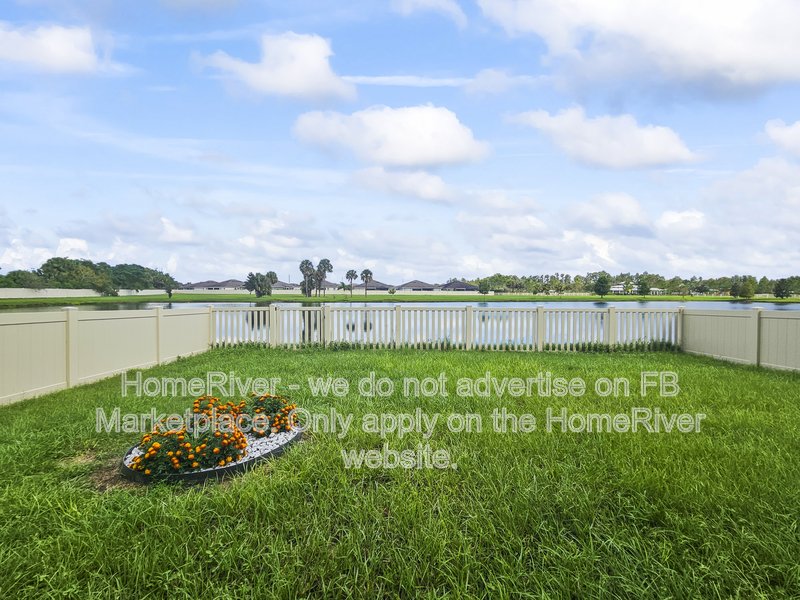Spacious | Loft | Water View| Community Pool property image